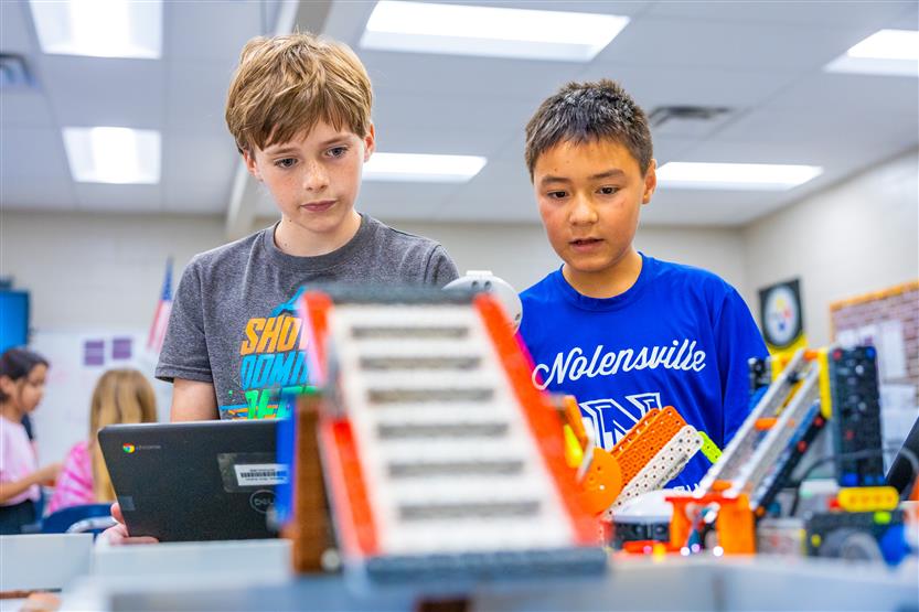 Students build robots